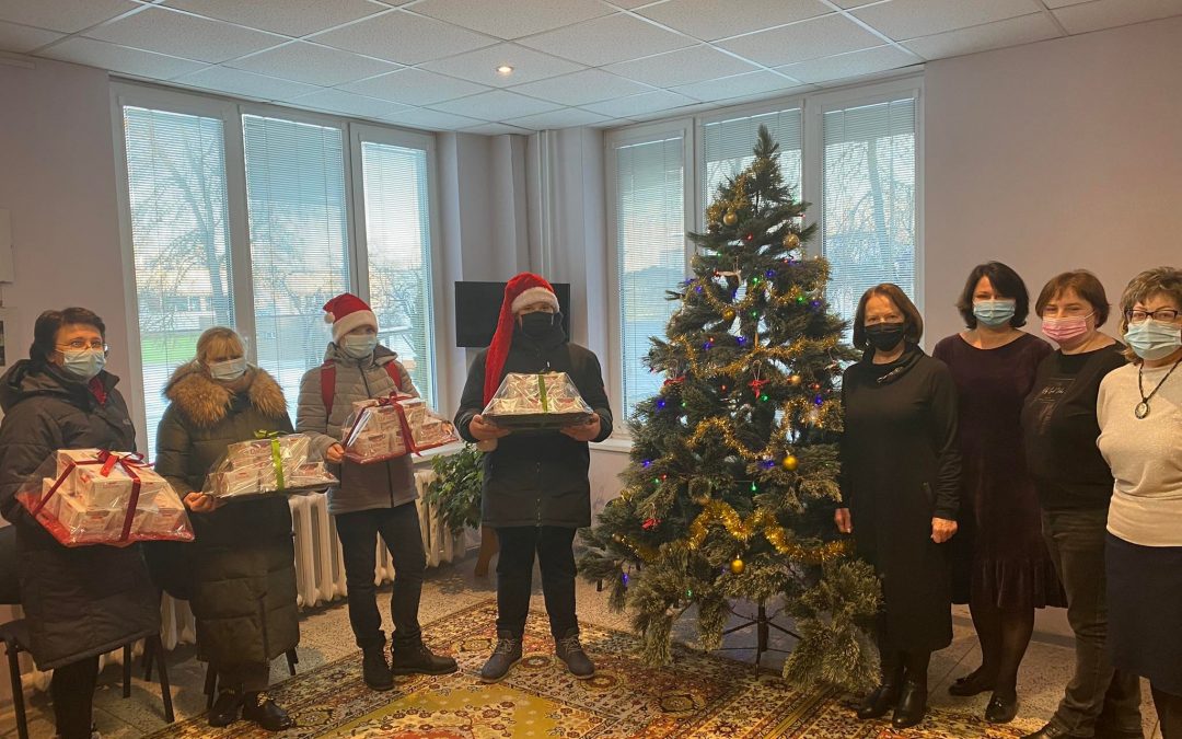 Elektrėnų „Ąžuolyno“ progimnazijos sveikinimai Globos namų gyventojams