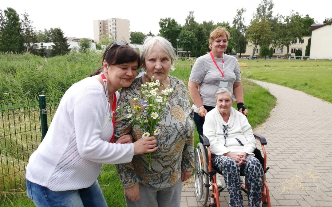 ELEKTRĖNŲ SOCIALINĖS GLOBOS NAMŲ BENDRADARBIAVIMAS SU LIETUVOS RAUDONOJO KRYŽIAUS ELEKTRĖNŲ SKYRIUMI