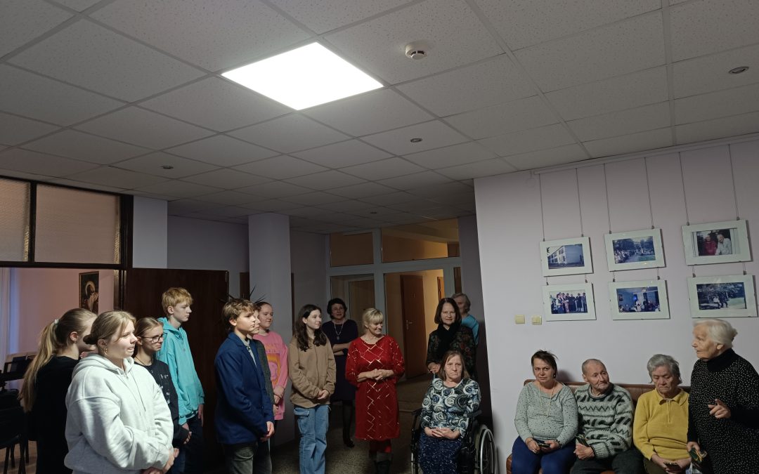 Su Šv. Kalėdomis sveikina „Ąžuolyno“ progimnazijos mokiniai