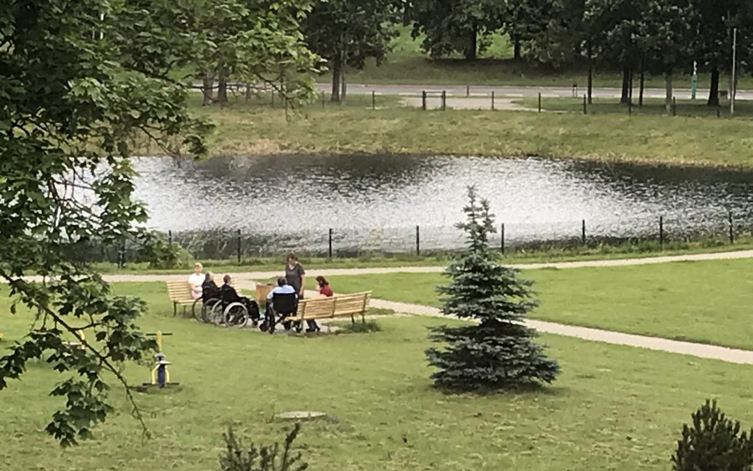 KASDIENINIAI PASIVAIKŠČIOJIMAI GRYNAME ORE
